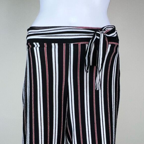 Pull&Bear Belted Striped Pull-On Gaucho Pants - Picture 2 of 10